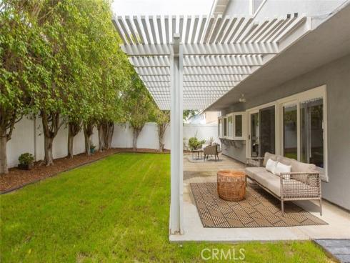 18141 Lakepoint Lane, Huntington Beach, CA