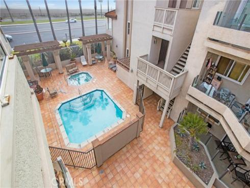1400 Pacific Coast 305 , Huntington Beach, CA