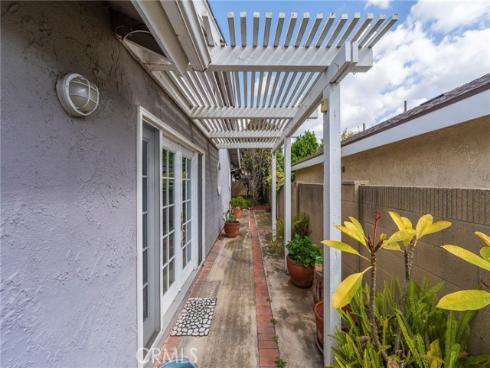 7041 Heil Avenue, Huntington Beach, CA