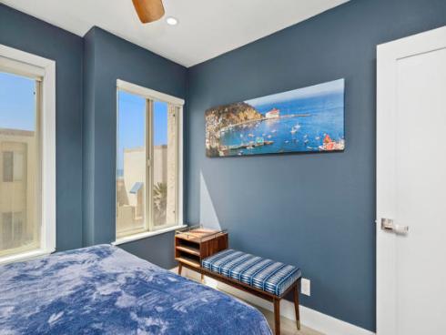 711 Pacific Coast Highway 206 , Huntington Beach, CA