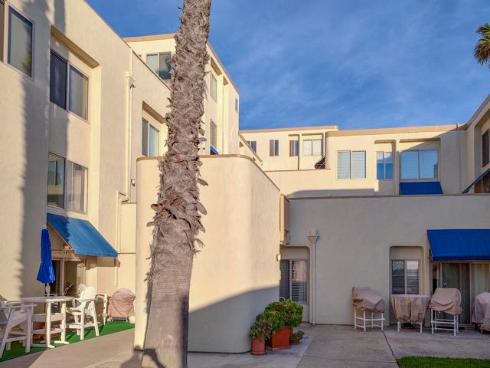 711 Pacific Coast Highway 206 , Huntington Beach, CA