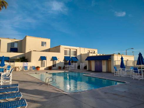 711 Pacific Coast Highway 206 , Huntington Beach, CA