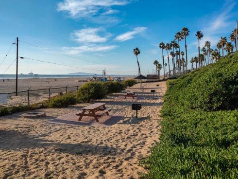 711 Pacific Coast Highway 206 , Huntington Beach, CA