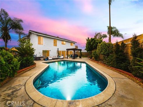 9961 Kings Canyon Drive, Huntington Beach, CA