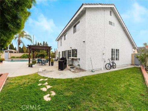 9961 Kings Canyon Drive, Huntington Beach, CA