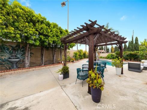9961 Kings Canyon Drive, Huntington Beach, CA