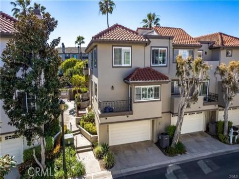 19361 Maidstone Lane, Huntington Beach, CA