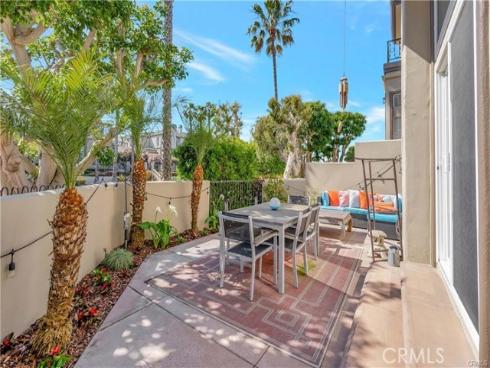 19361 Maidstone Lane, Huntington Beach, CA