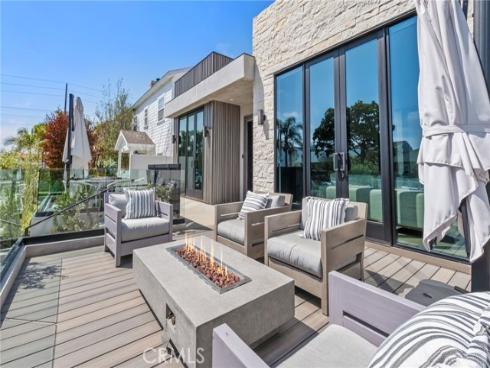 215  Lincoln   Avenue, Huntington Beach, CA