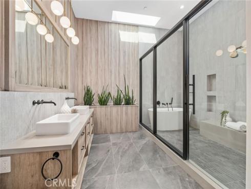 215  Lincoln   Avenue, Huntington Beach, CA