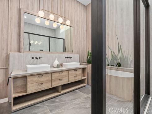 215  Lincoln   Avenue, Huntington Beach, CA