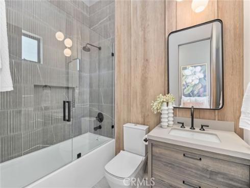 215  Lincoln   Avenue, Huntington Beach, CA