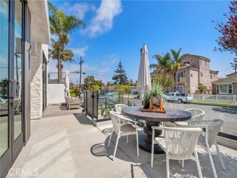 215  Lincoln   Avenue, Huntington Beach, CA