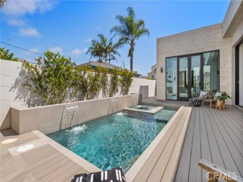 215  Lincoln   Avenue, Huntington Beach, CA