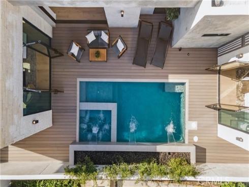 215  Lincoln   Avenue, Huntington Beach, CA