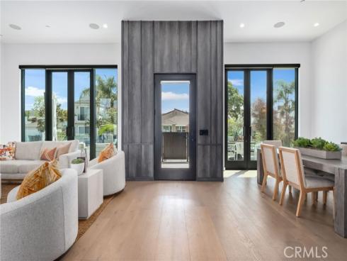 215  Lincoln   Avenue, Huntington Beach, CA