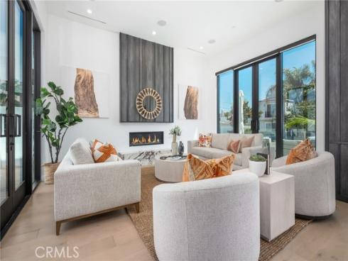 215  Lincoln   Avenue, Huntington Beach, CA