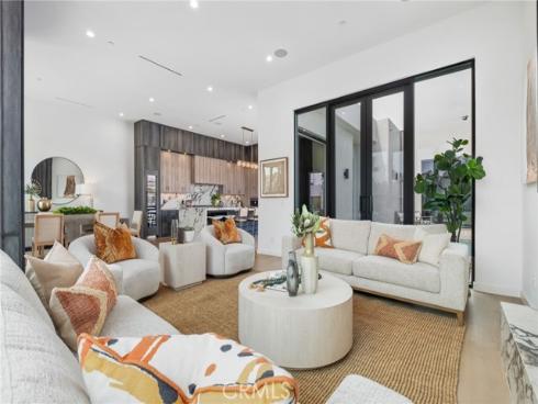 215  Lincoln   Avenue, Huntington Beach, CA