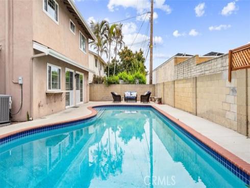 16001 Ballantine Lane, Huntington Beach, CA