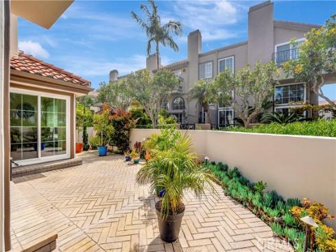 19261 Meadowood Circle, Huntington Beach, CA