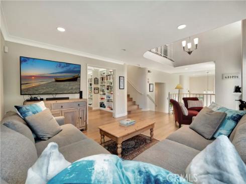19261 Meadowood Circle, Huntington Beach, CA