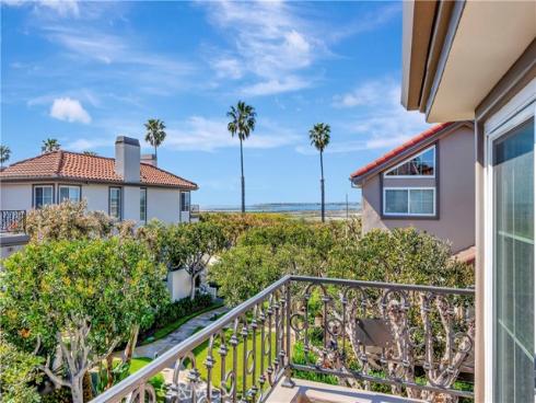 19261 Meadowood Circle, Huntington Beach, CA