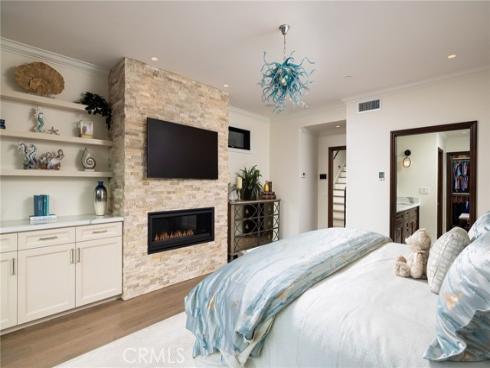 302 3rd Street, Huntington Beach, CA