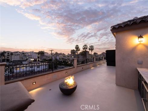 302 3rd Street, Huntington Beach, CA