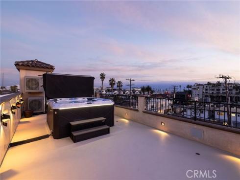 302 3rd Street, Huntington Beach, CA