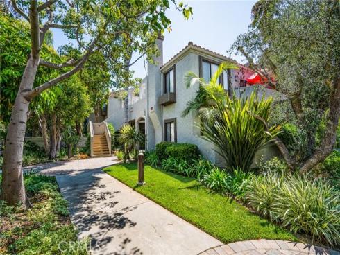 4752 Tiara 103 Drive, Huntington Beach, CA