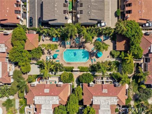 4752 Tiara 103 Drive, Huntington Beach, CA