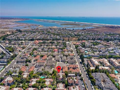 4752 Tiara 103 Drive, Huntington Beach, CA