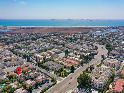 4752 Tiara 103 Drive, Huntington Beach, CA