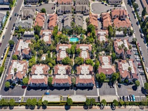 4752 Tiara 103 Drive, Huntington Beach, CA