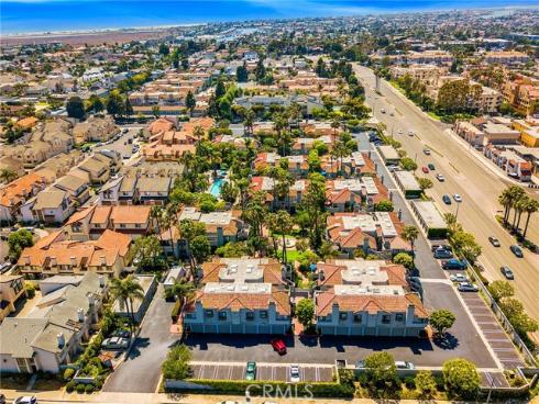 4752 Tiara 103 Drive, Huntington Beach, CA