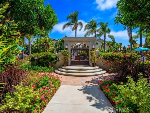 4752 Tiara 103 Drive, Huntington Beach, CA