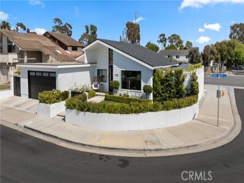 19582 Summer Breeze Lane, Huntington Beach, CA
