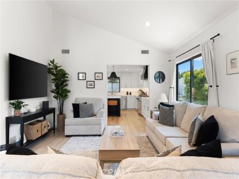 19582 Summer Breeze Lane, Huntington Beach, CA