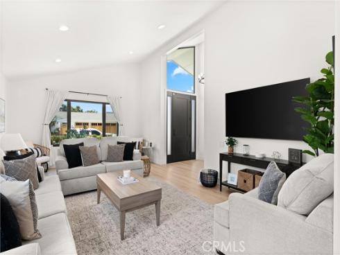 19582 Summer Breeze Lane, Huntington Beach, CA