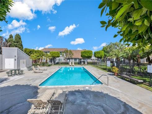 6702 Sun C Drive, Huntington Beach, CA