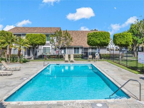 6702  Sun  C  Drive, Huntington Beach, CA