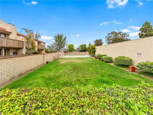 16512  Blackbeard Lane  102 , Huntington Beach, CA