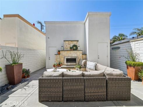 423 10th Street, Huntington Beach, CA