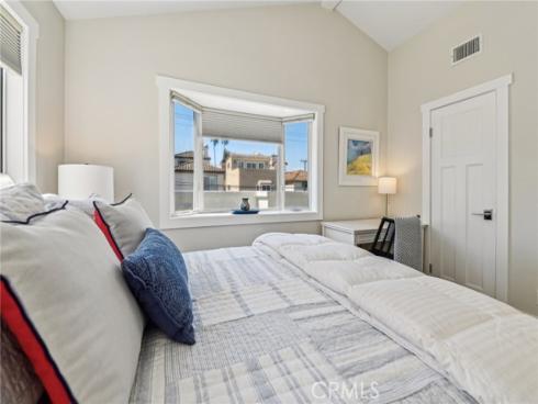 423 10th Street, Huntington Beach, CA