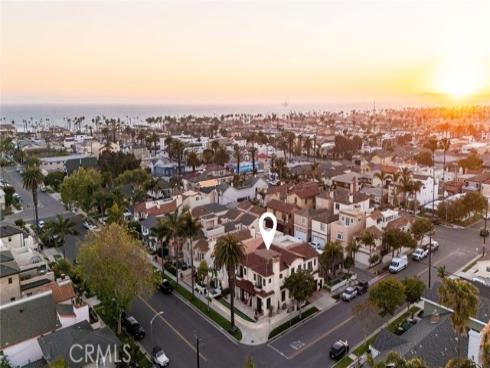 427  10th   Street, Huntington Beach, CA