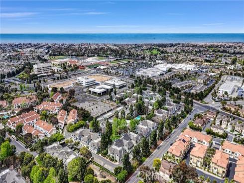 7402  Yellowtail  204  Drive, Huntington Beach, CA