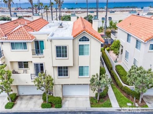 19481 Riverdale Lane, Huntington Beach, CA