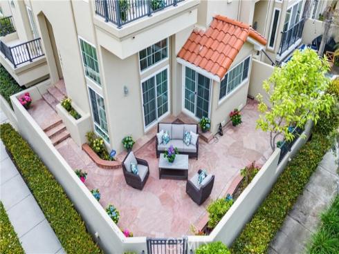 19481 Riverdale Lane, Huntington Beach, CA