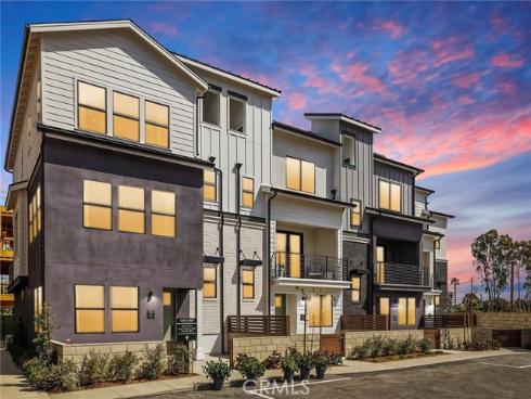 19041  Main  109  Street, Huntington Beach, CA