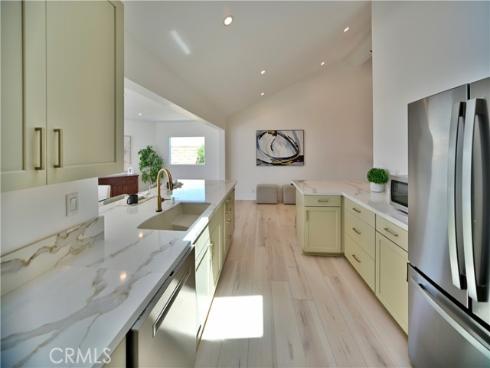 21651 Hilaria , Huntington Beach, CA